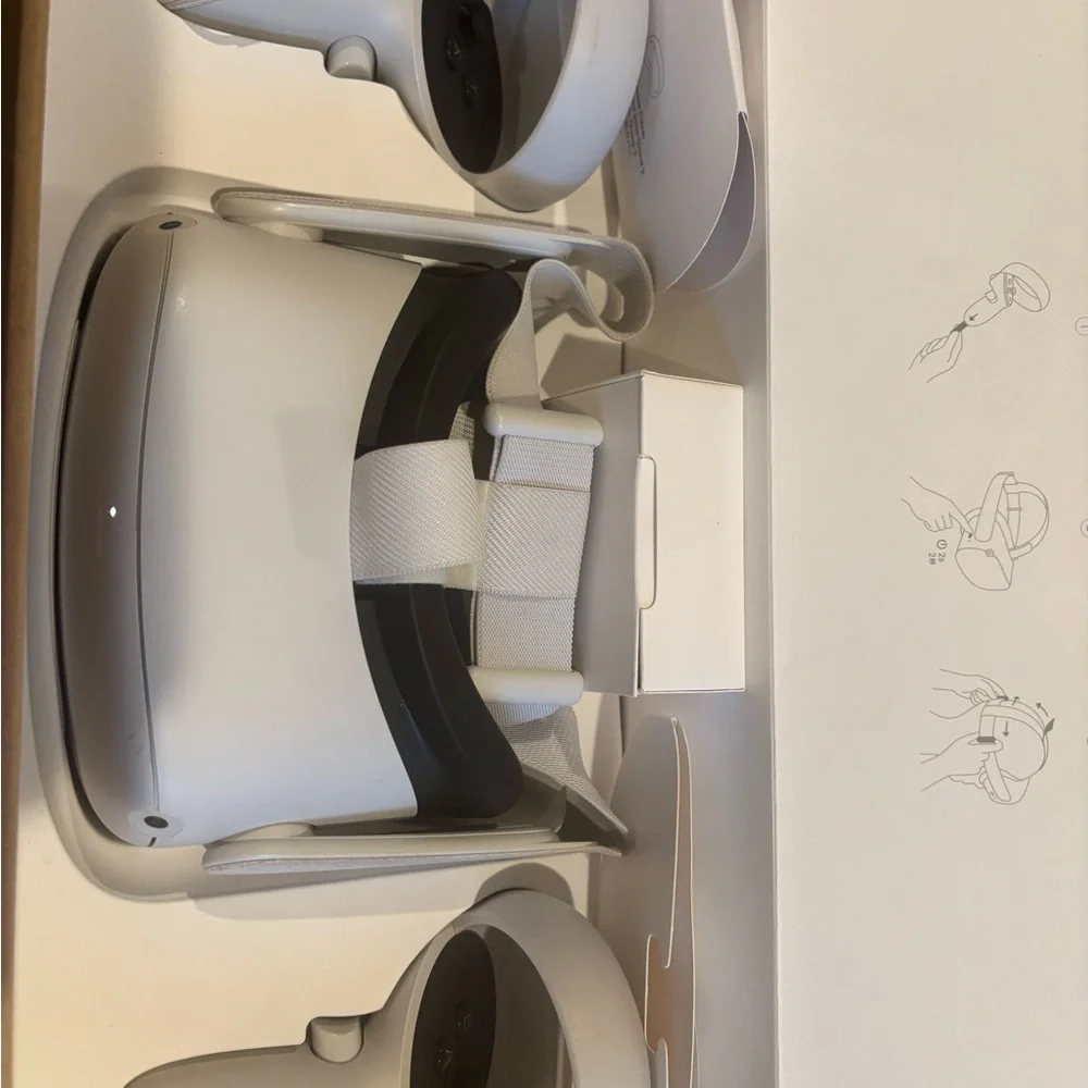 Oculus Quest 2 White VR Headset and Controllers